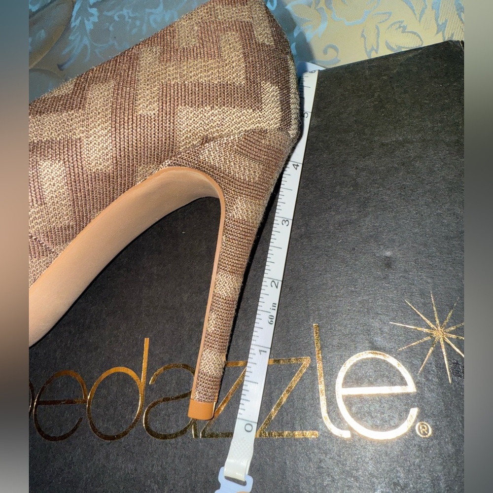 Cute brown heels with pattern - Picture 6 of 6